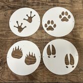 CNC skåret dyrespor, klar til at blive malet.